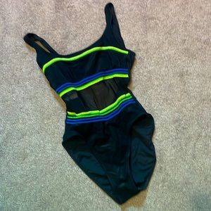 Women’s one piece swimsuit size 10 *last chance b4 donating*
